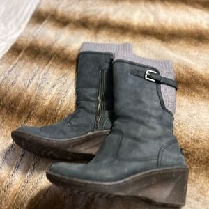 UGG Navy and Gray Heeled Boots